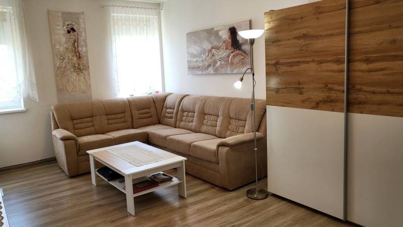 Gemütliche  vollmöblierte 1 - Zimmer Wohnung mit Garage in Zurndorf