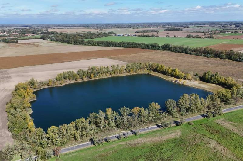 Bauträger aufgepasst: Bauland mit Teich 193.000 m2 in Hédervár