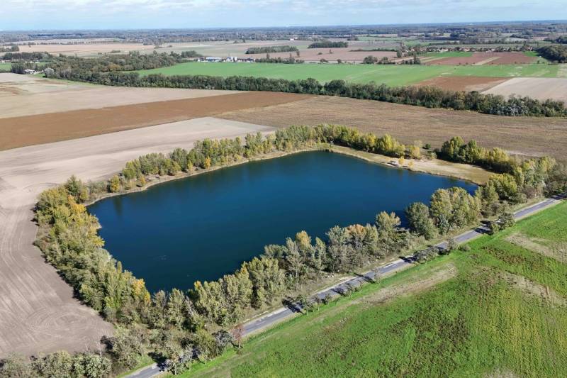 Bauträger aufgepasst: Bauland mit Teich 193.000 m2 in Hédervár