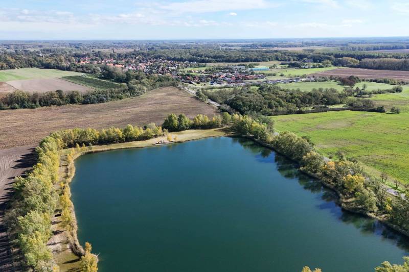 Bauträger aufgepasst: Bauland mit Teich 193.000 m2 in Hédervár