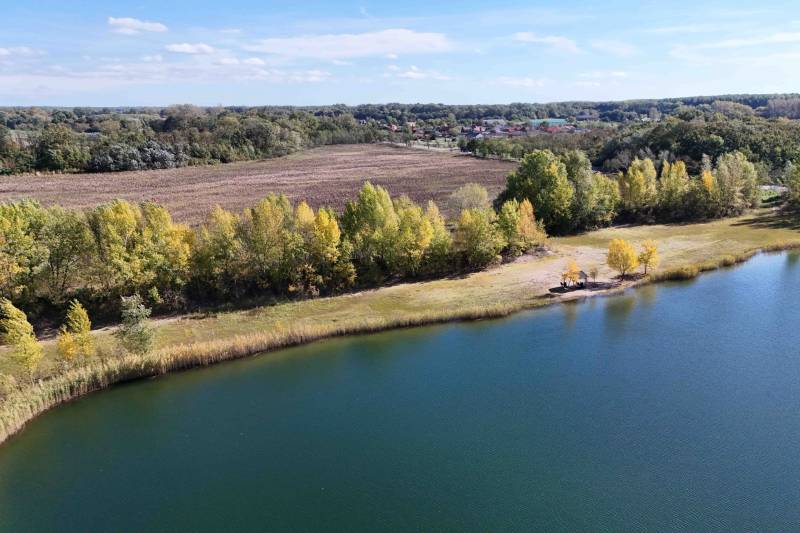 Bauträger aufgepasst: Bauland mit Teich 193.000 m2 in Hédervár