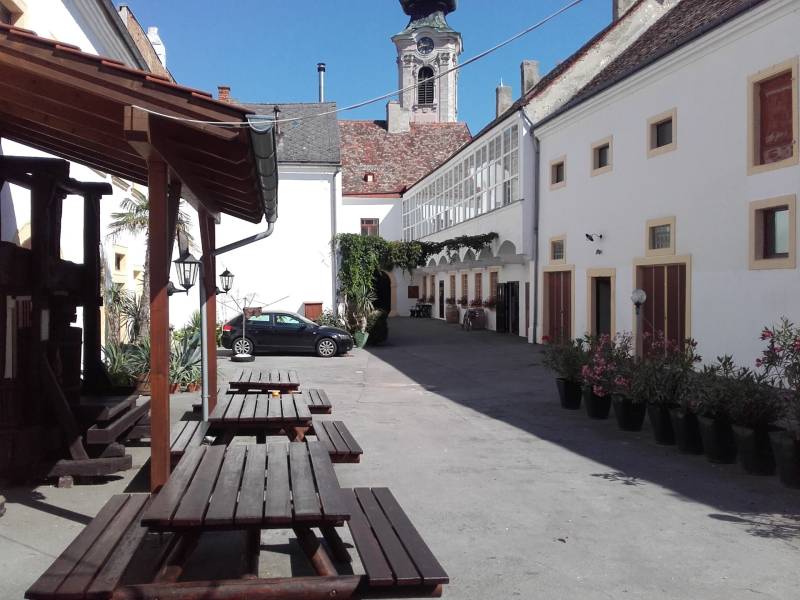 Räumlichkeiten im Zentrum von Hainburg zu vermieten,vielseitig nutzbar