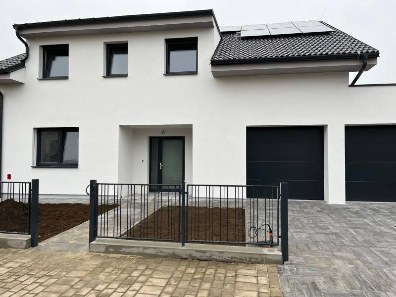 Neubau: Einfamilienhaus mit großem Grundstück, Potzneusiedl